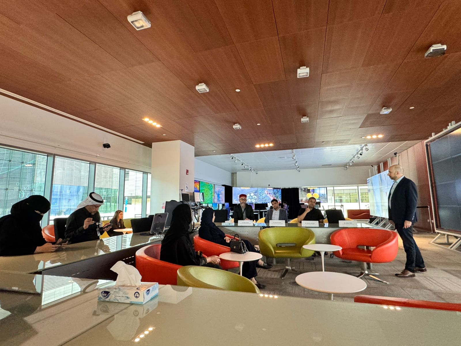 وفد جامعة الملك عبدالعزيز يزور كاوست لتعزيز التعاون في الذكاء الاصطناعي والبحث